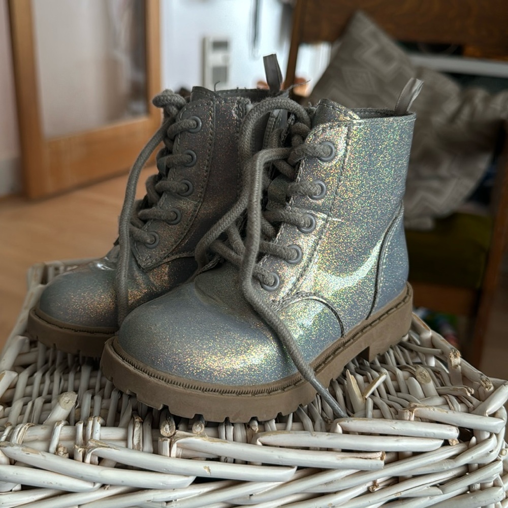 Silver Sparkly Old Navy Toddler Boots Sz 7